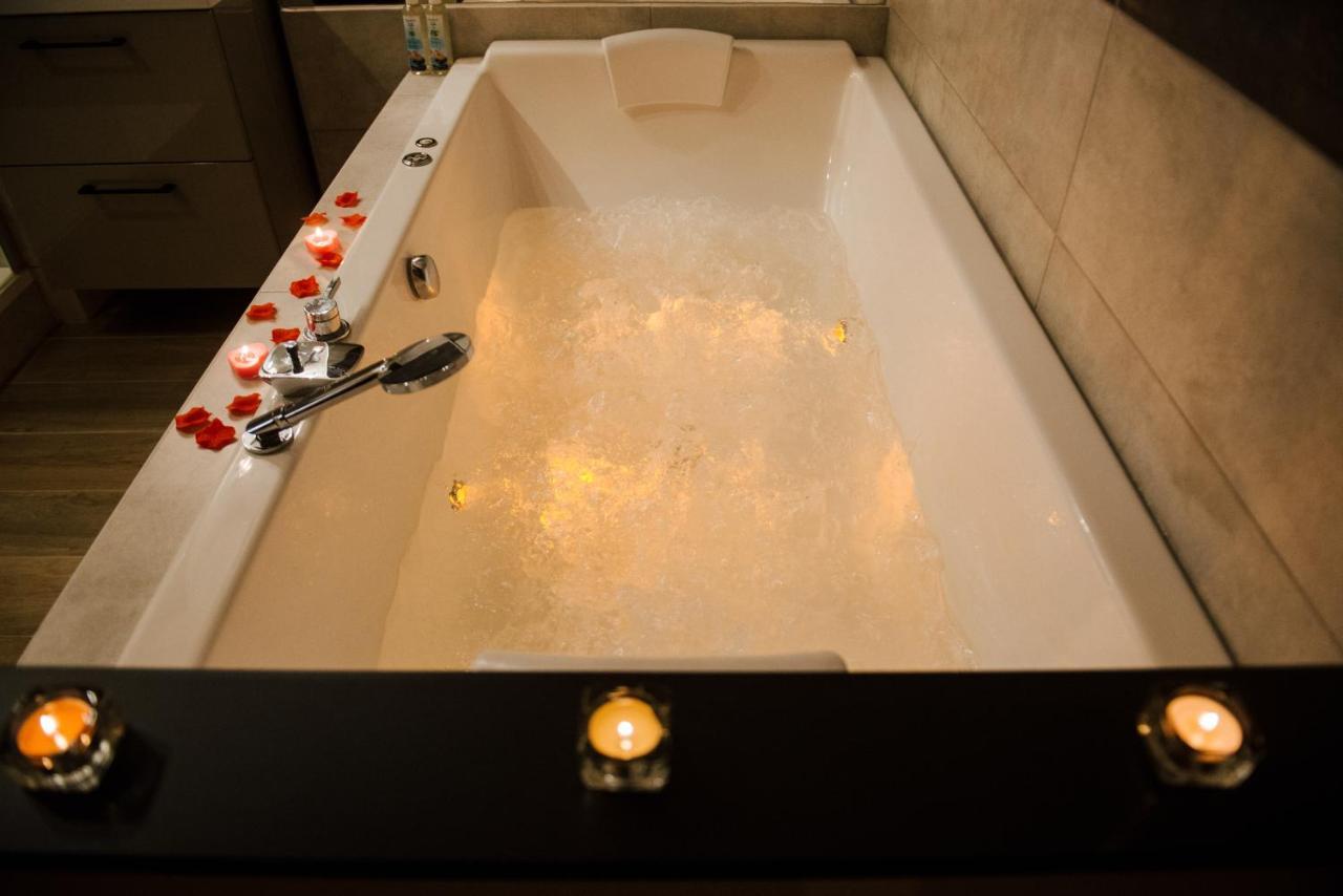 La Suite Romantique Avec Jacuzzi Au Coeur De Perpignan Exteriör bild