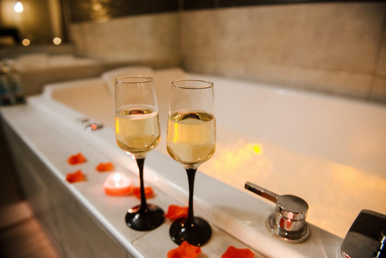 La Suite Romantique Avec Jacuzzi Au Coeur De Perpignan Exteriör bild
