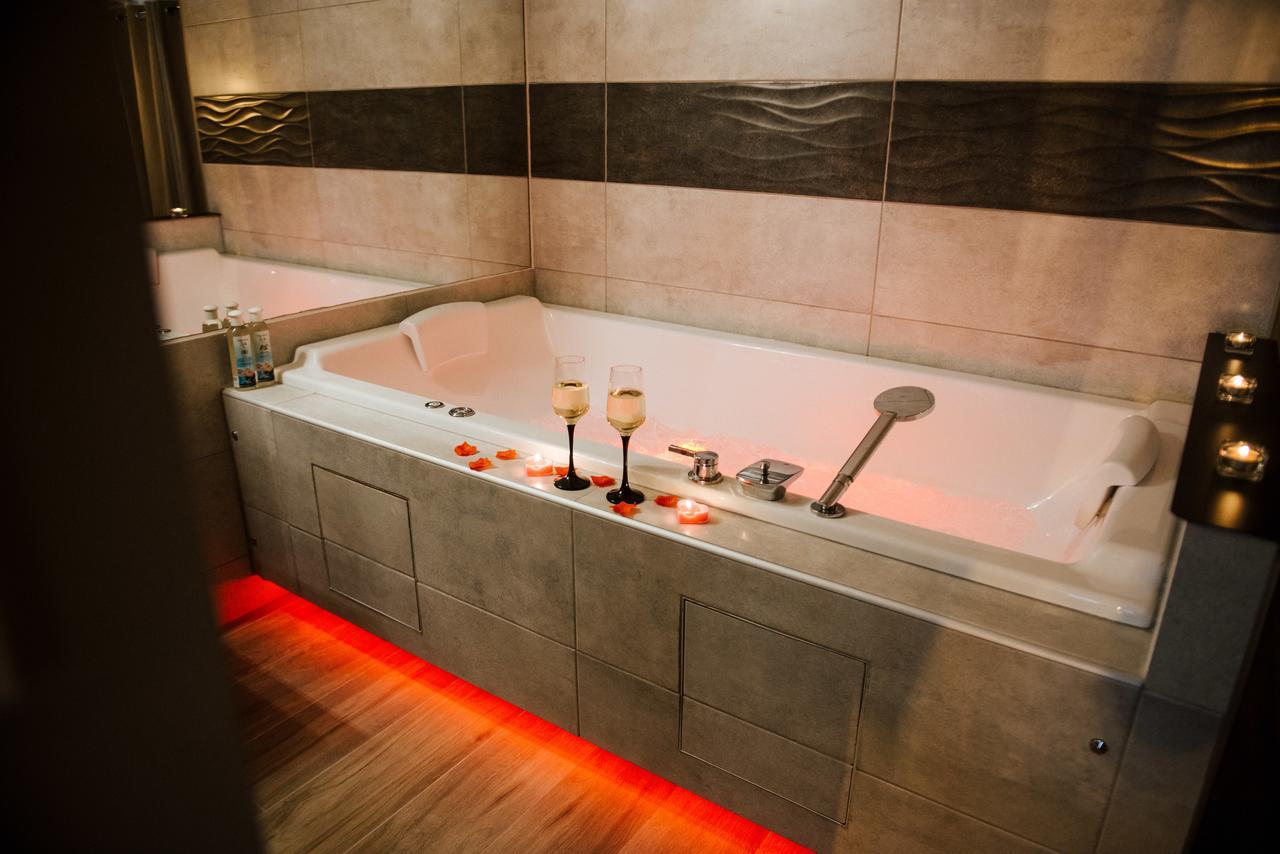 La Suite Romantique Avec Jacuzzi Au Coeur De Perpignan Exteriör bild