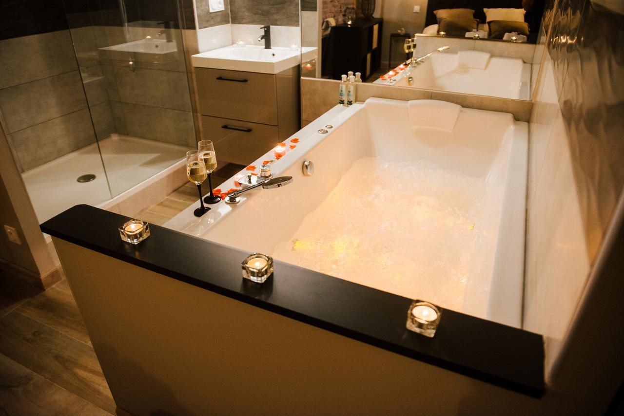 La Suite Romantique Avec Jacuzzi Au Coeur De Perpignan Exteriör bild